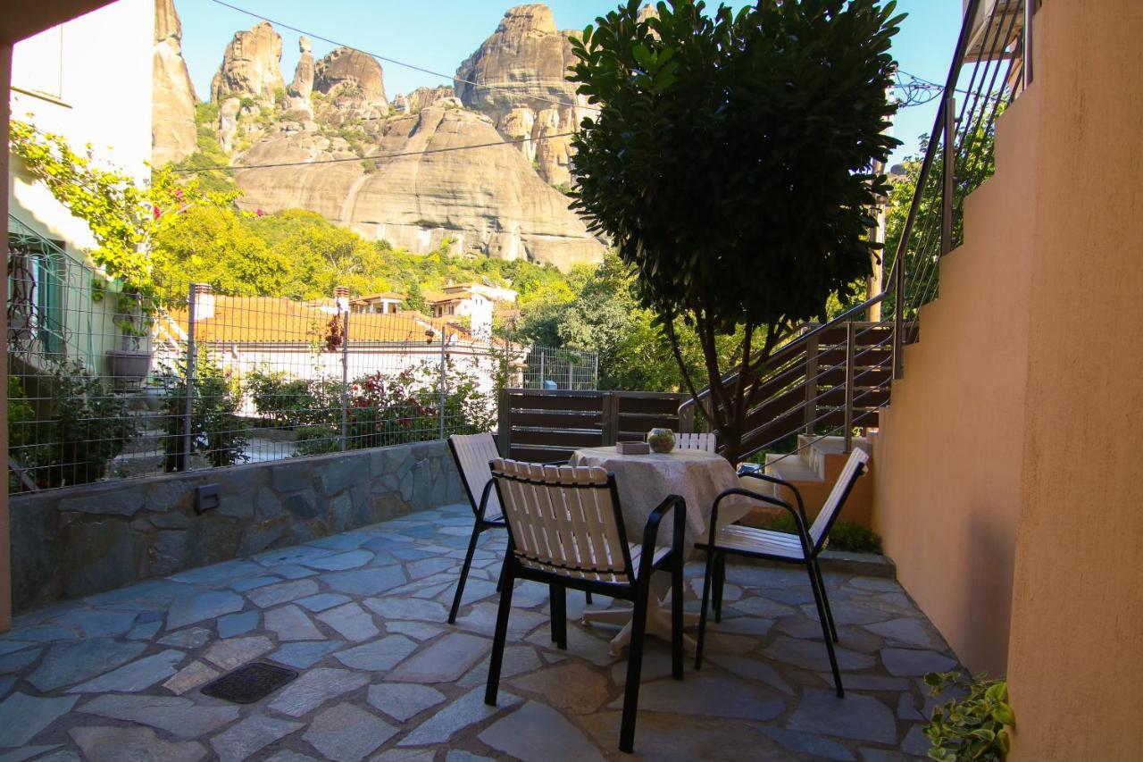 The House Under The Rocks Of Meteora 2 Daire Kalampáka Dış mekan fotoğraf