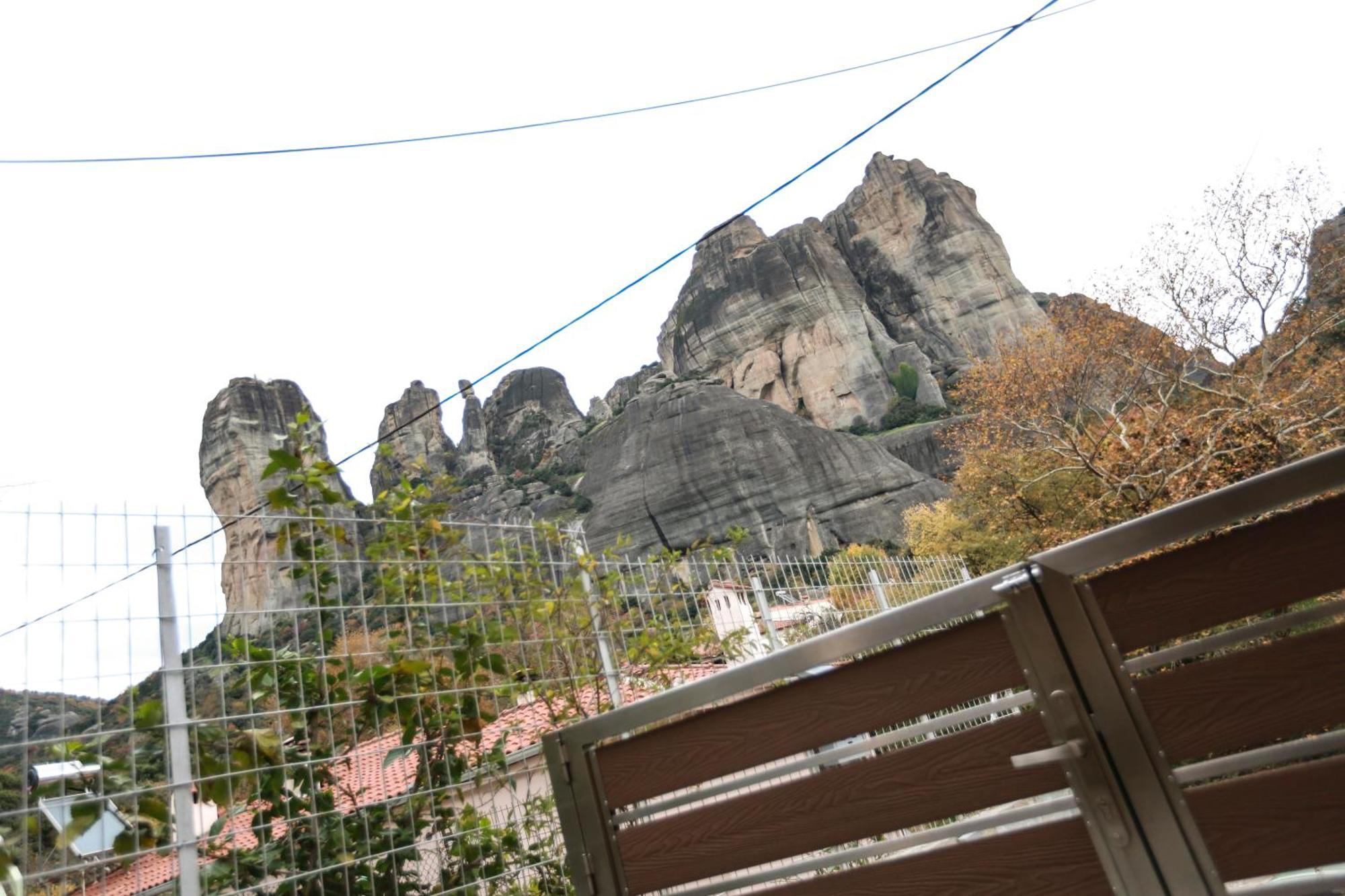 The House Under The Rocks Of Meteora 2 Daire Kalampáka Dış mekan fotoğraf
